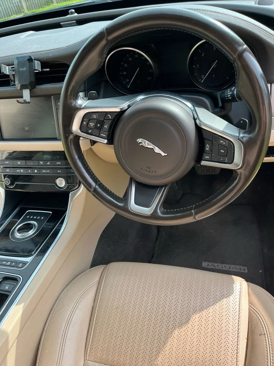 Jaguar XF PRESTIGE - Image 3