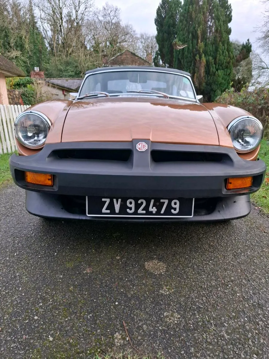 MG B LE Roadster - Image 2