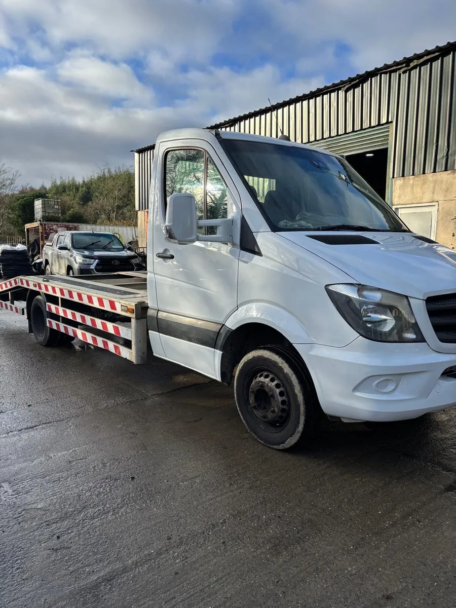 Mercedes Recovery Truck - Image 2