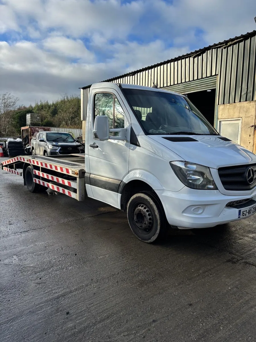 Mercedes Recovery Truck - Image 4