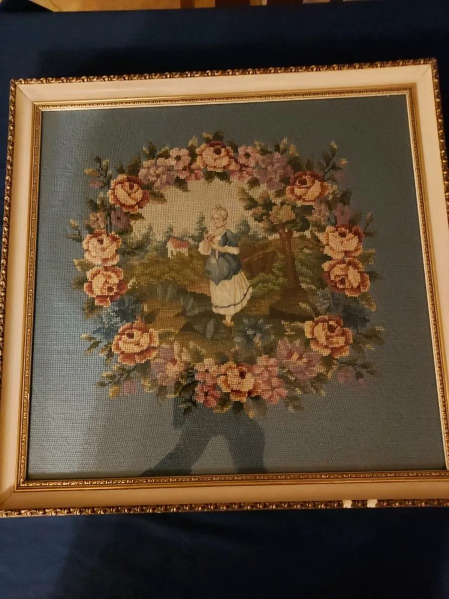 Antique taperesty picture in a chaulk frame - Image 2