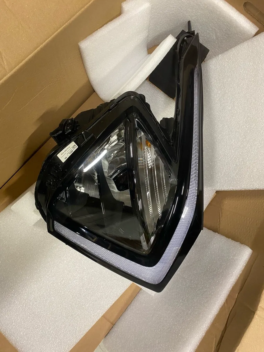 2023 Kia Sportage lights - Image 3