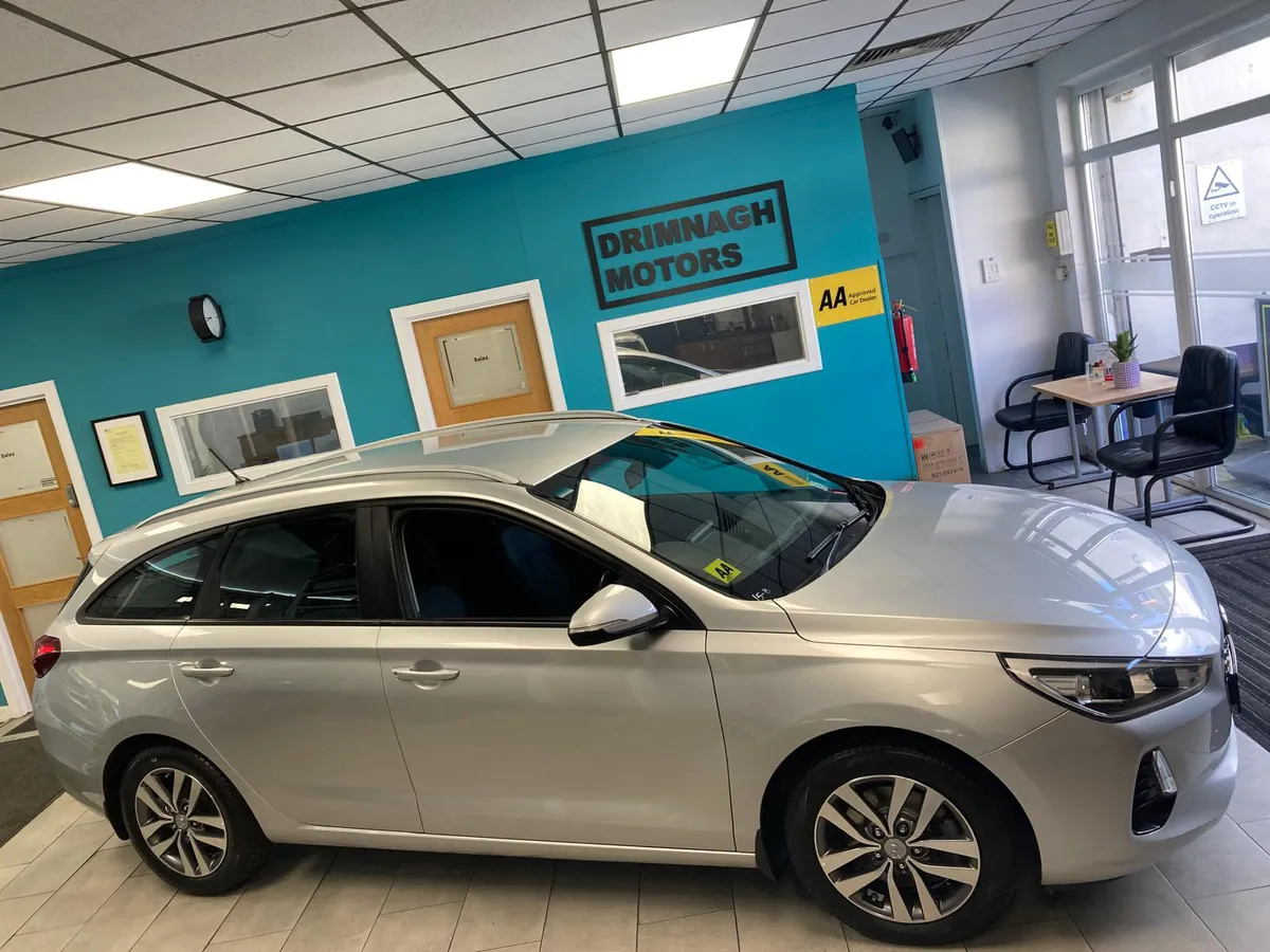 Hyundai i30 estate deluxe - Image 2