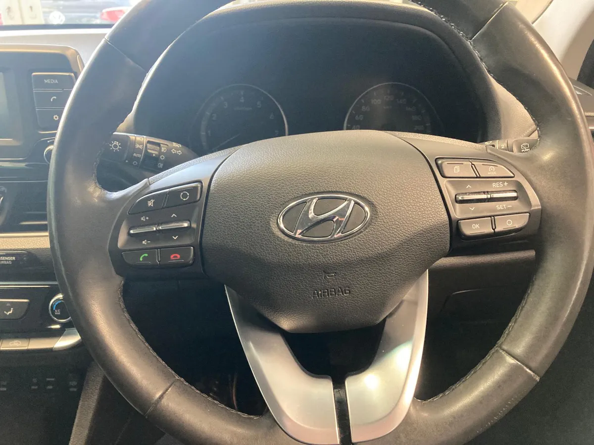 Hyundai i30 estate deluxe - Image 3