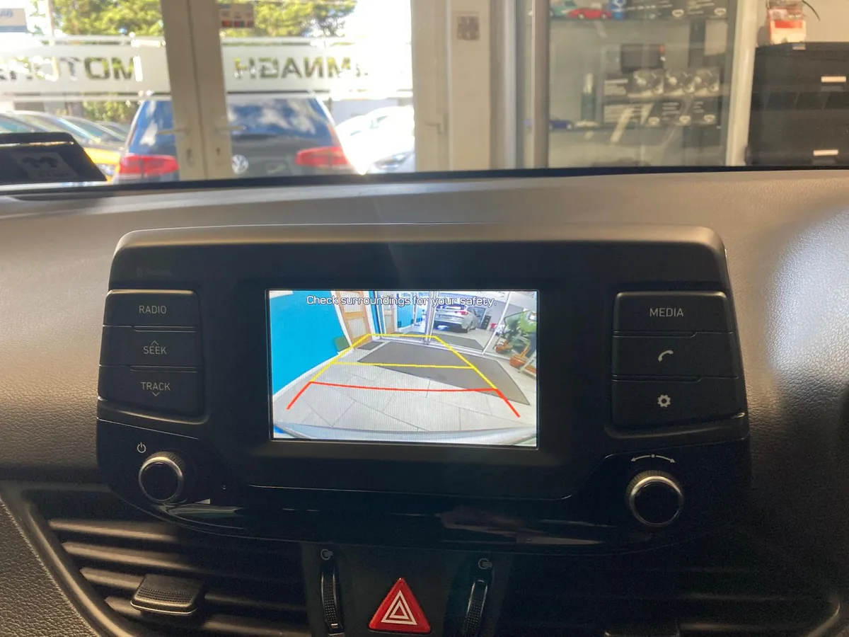 Hyundai i30 estate deluxe - Image 4