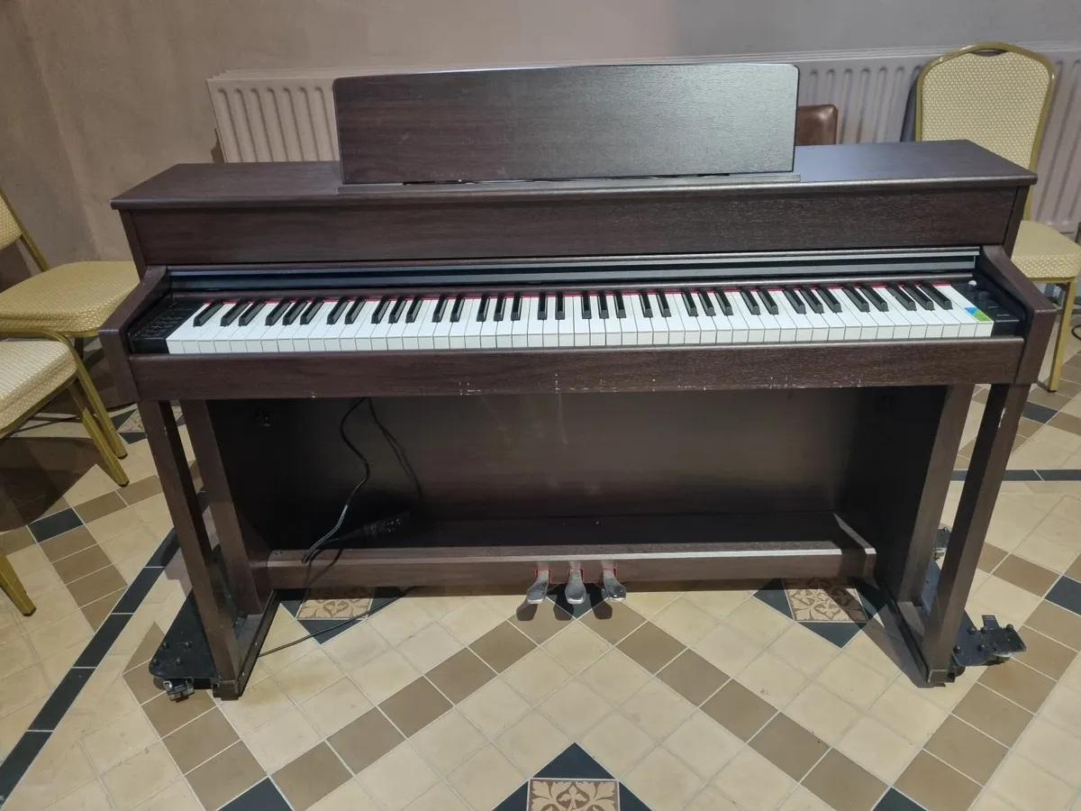 electronic Piano - Image 1