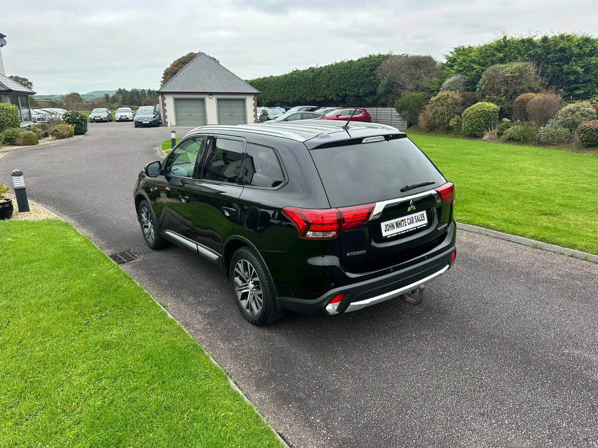 Mitsubishi Outlander Dsl Auto 7 seater 4x4 - Image 3