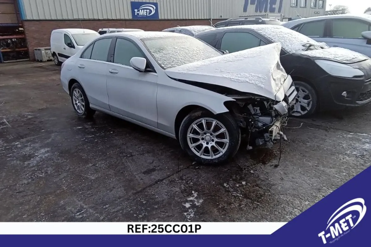 2016 MERCEDES C CLASS BREAKING FOR PARTS - Image 3