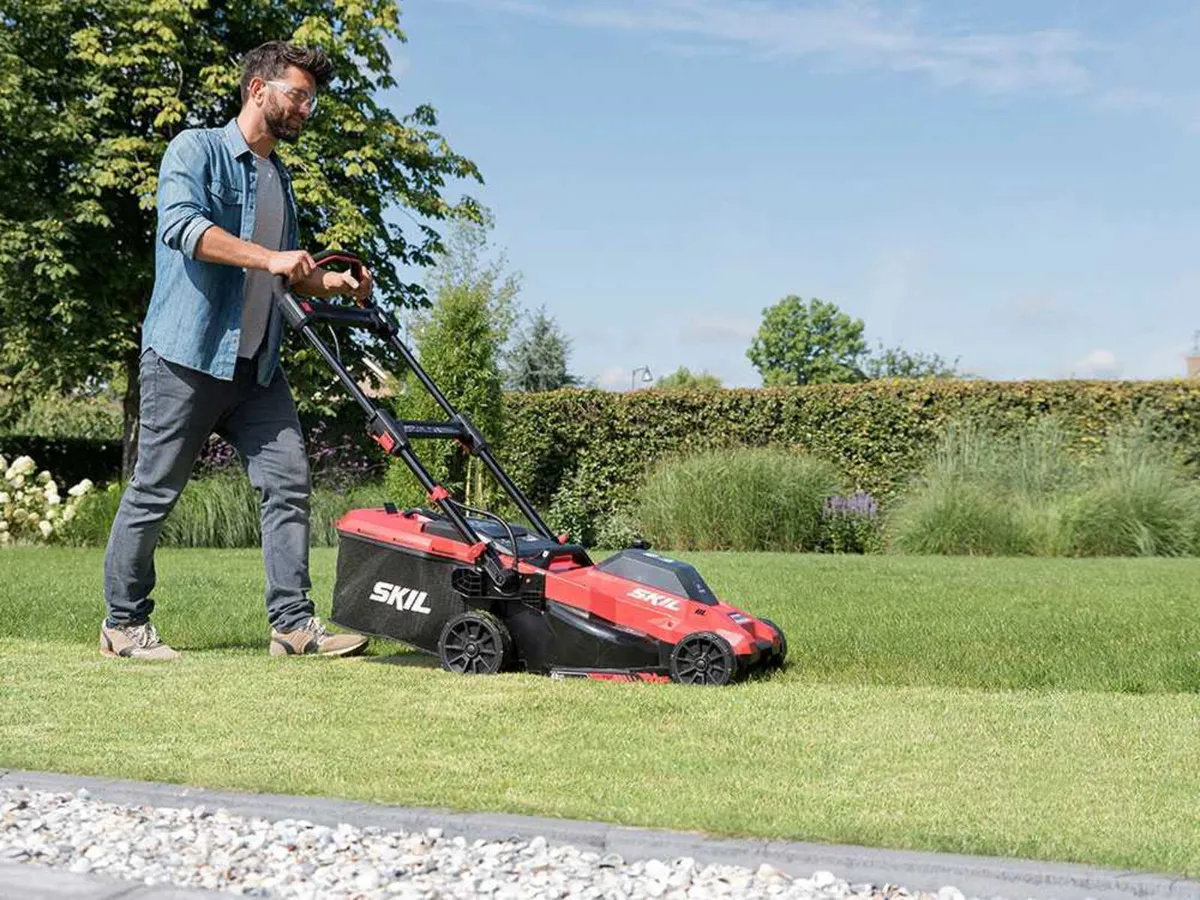 SKIL Battery Powered Lawn Mower – 2 x 4ah - Image 3