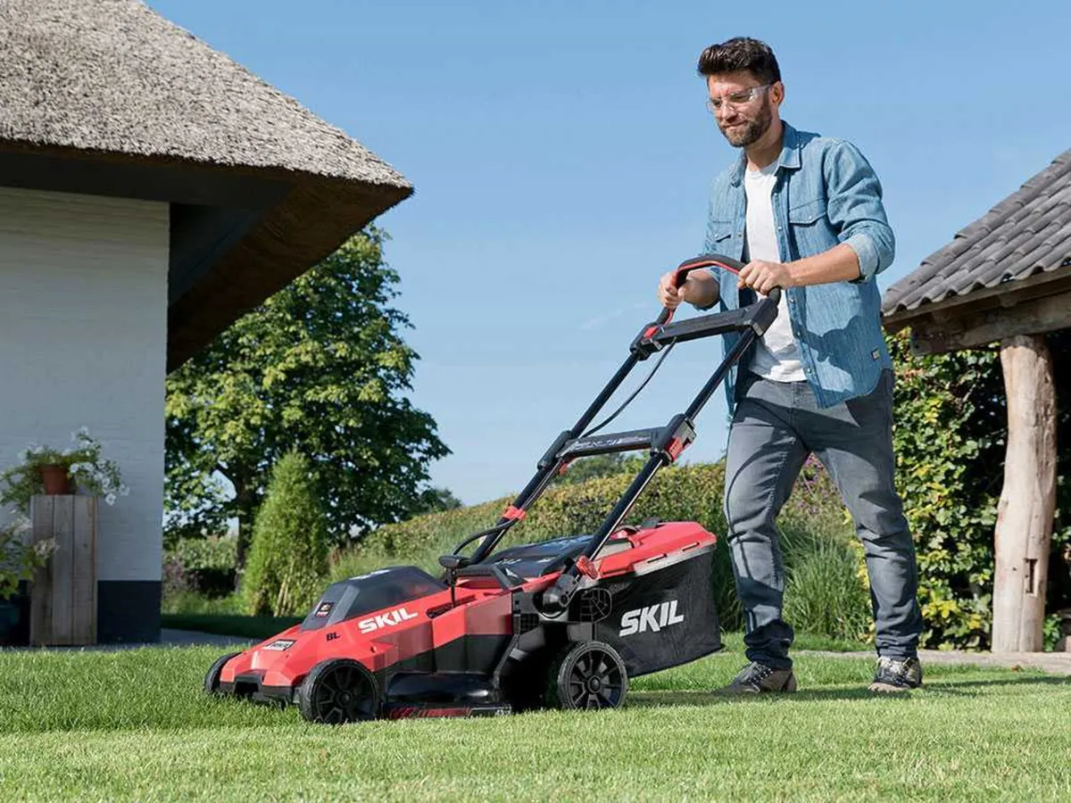 SKIL Battery Powered Lawn Mower – 2 x 4ah - Image 4