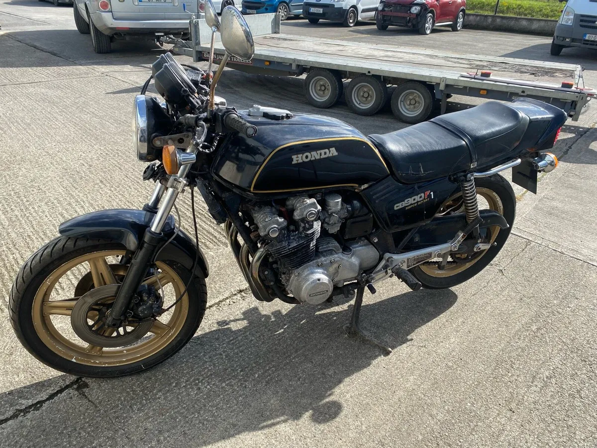 Honda CB900F1 Motorcycle - Image 1