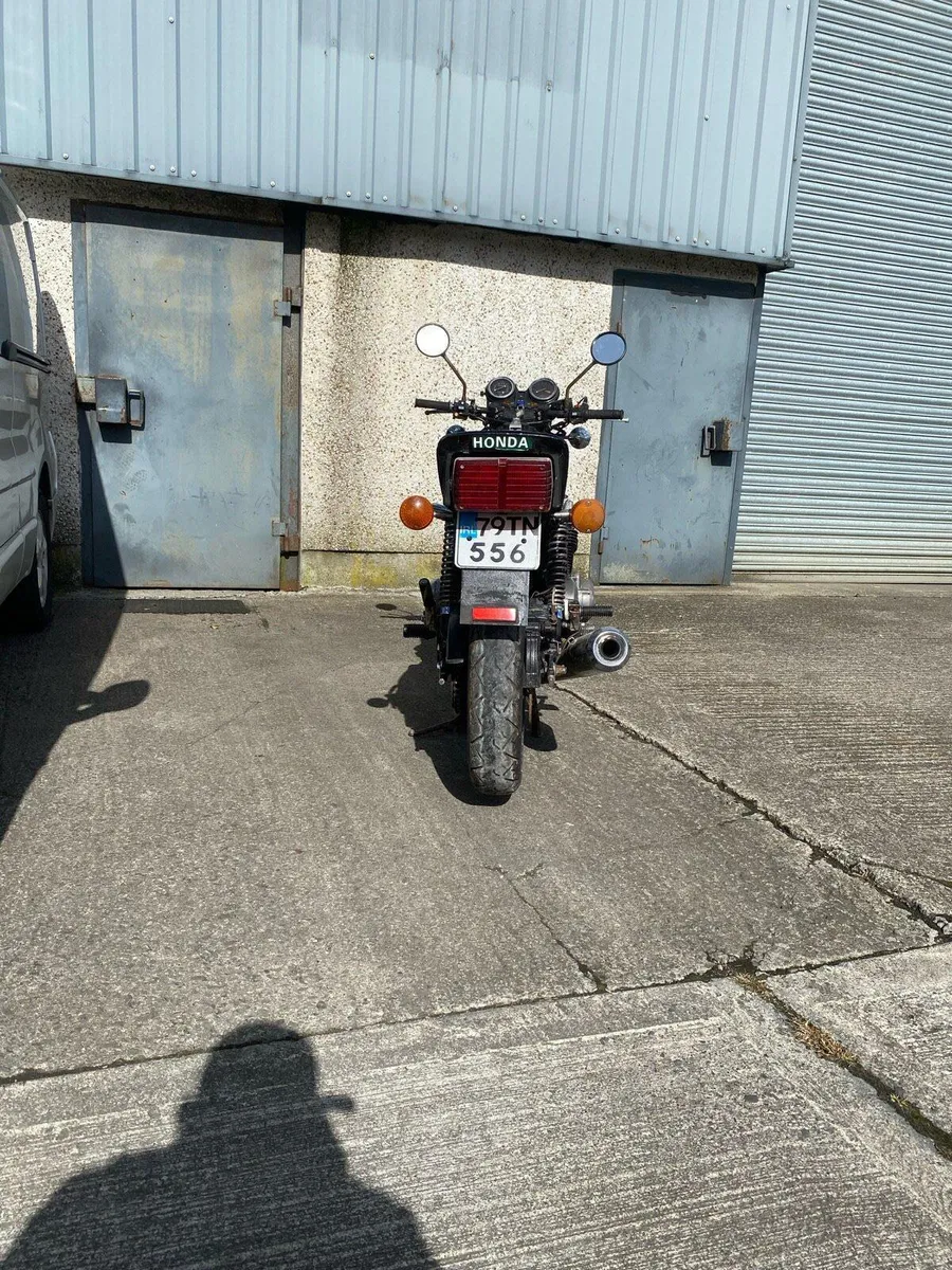 Honda CB900F1 Motorcycle - Image 2