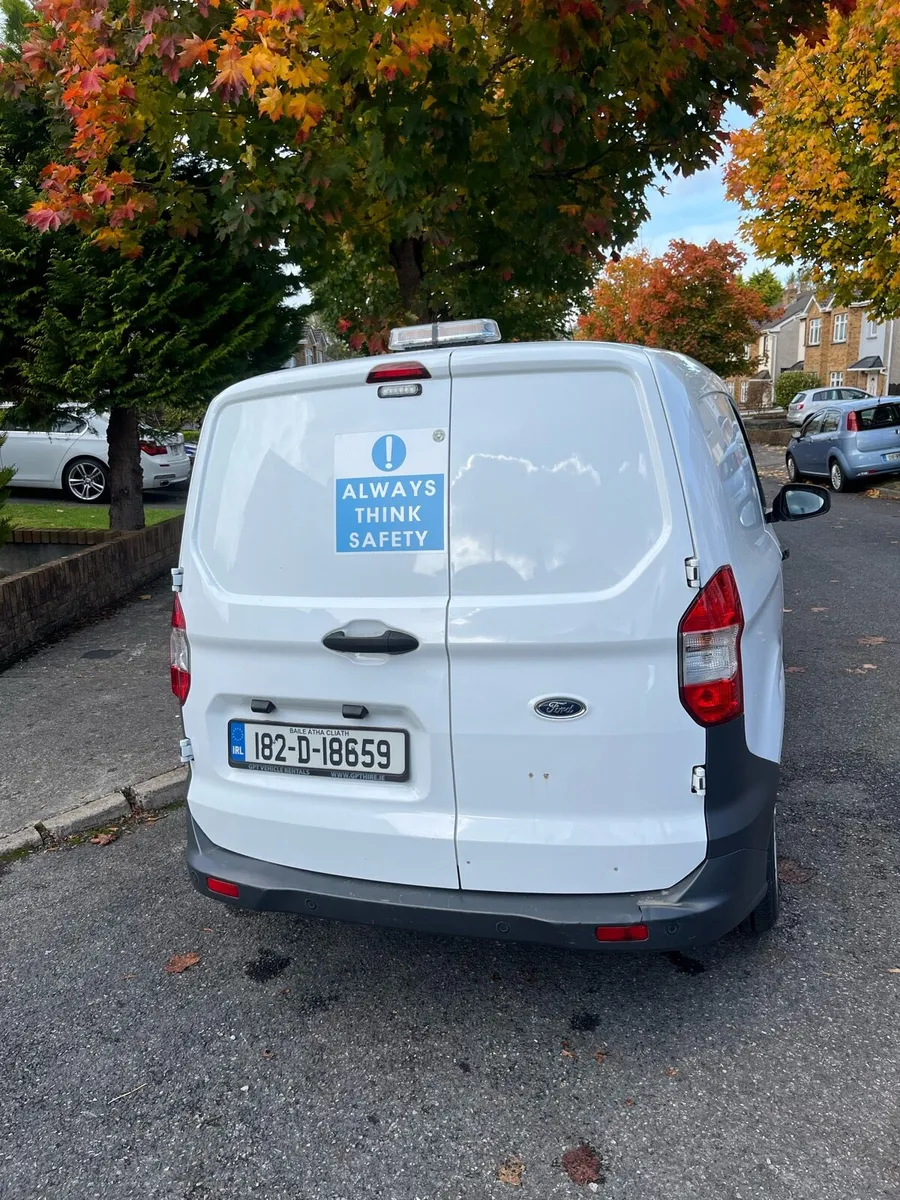 Ford Transit Courier 2018 - Image 3