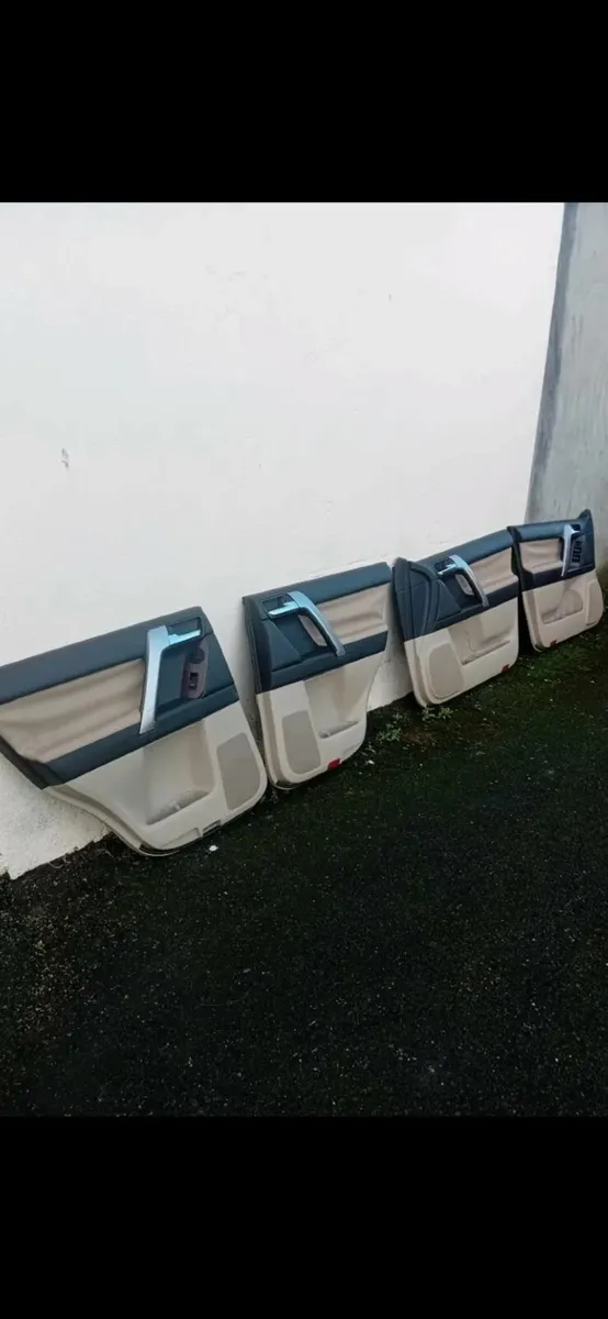 Toyota land cruiser two front leather seats as new - Image 2