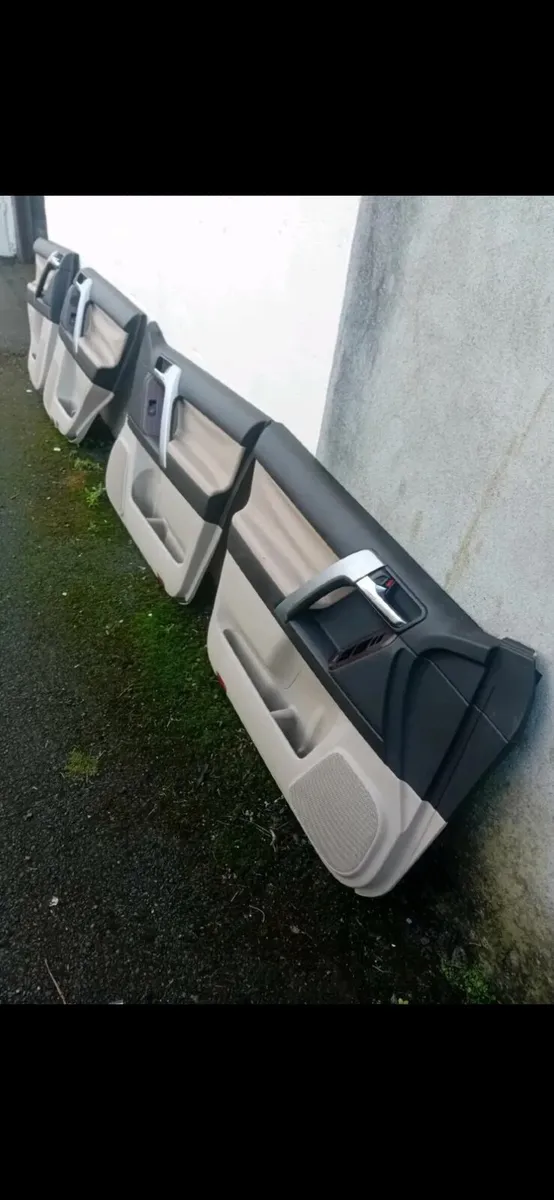 Toyota land cruiser two front leather seats as new - Image 3