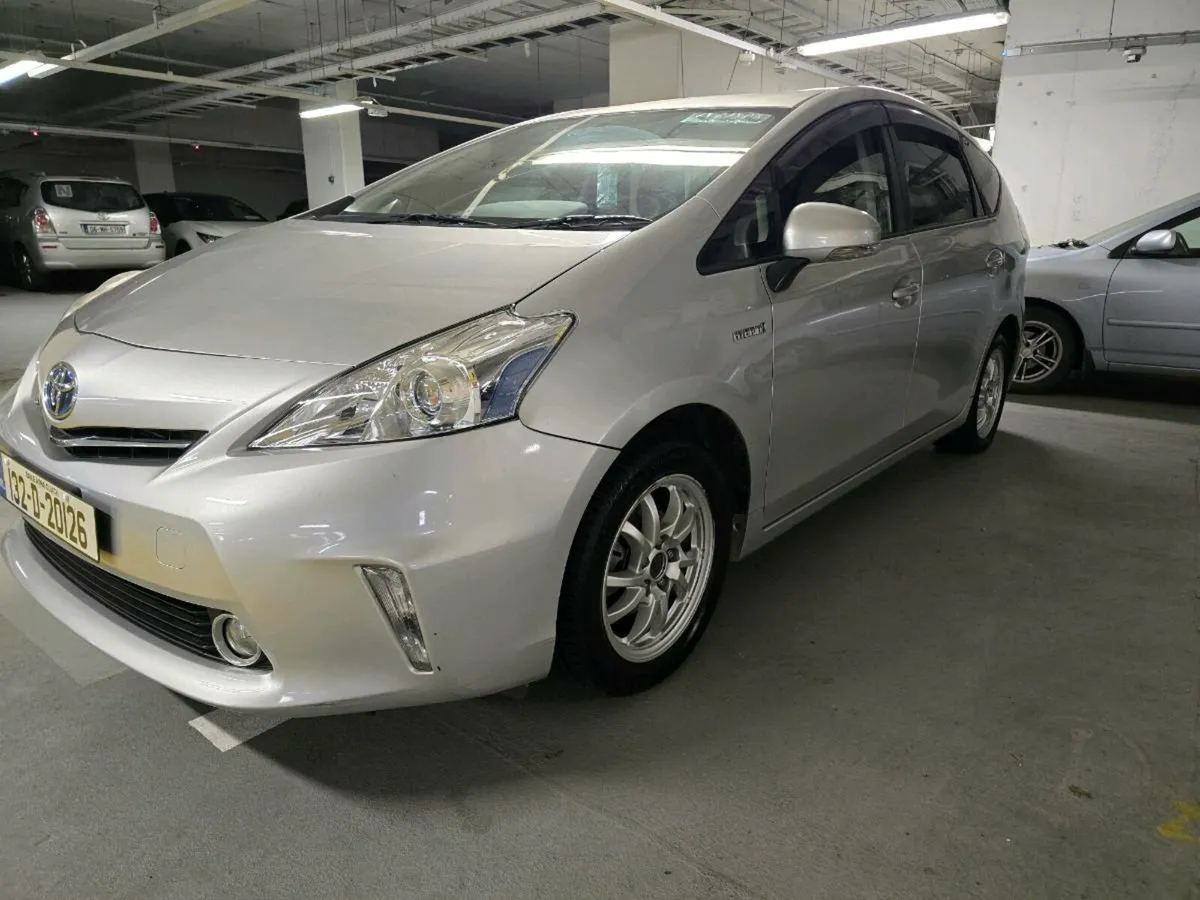 2013 Toyota Pirus Alpha Aoutmatic Hybrid - Image 3