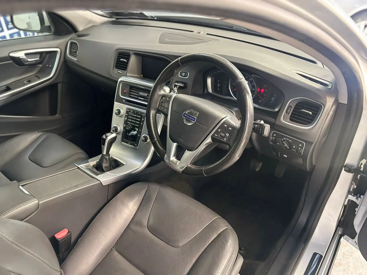 Volvo S60 2017  2.0 D3  SE  NAV - Image 3