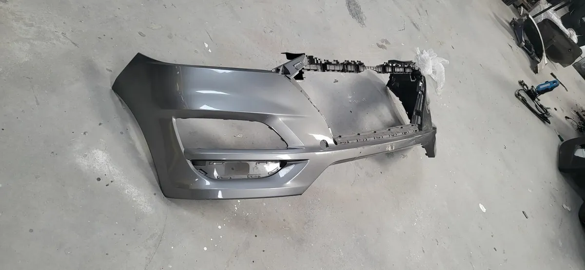 191 Hyundai Tucson ix35 Full front bumper - Image 1