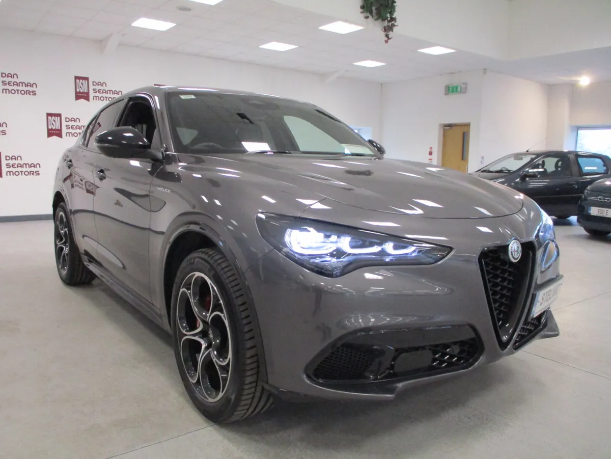 STELVIO VELOCE  2.2 DSL 210 BHP AWD-5YR WARRANTY - Image 3