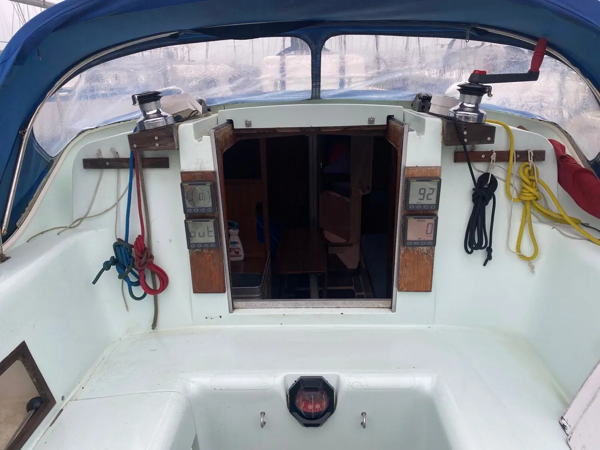 Nicholson 31 Yacht - Image 3