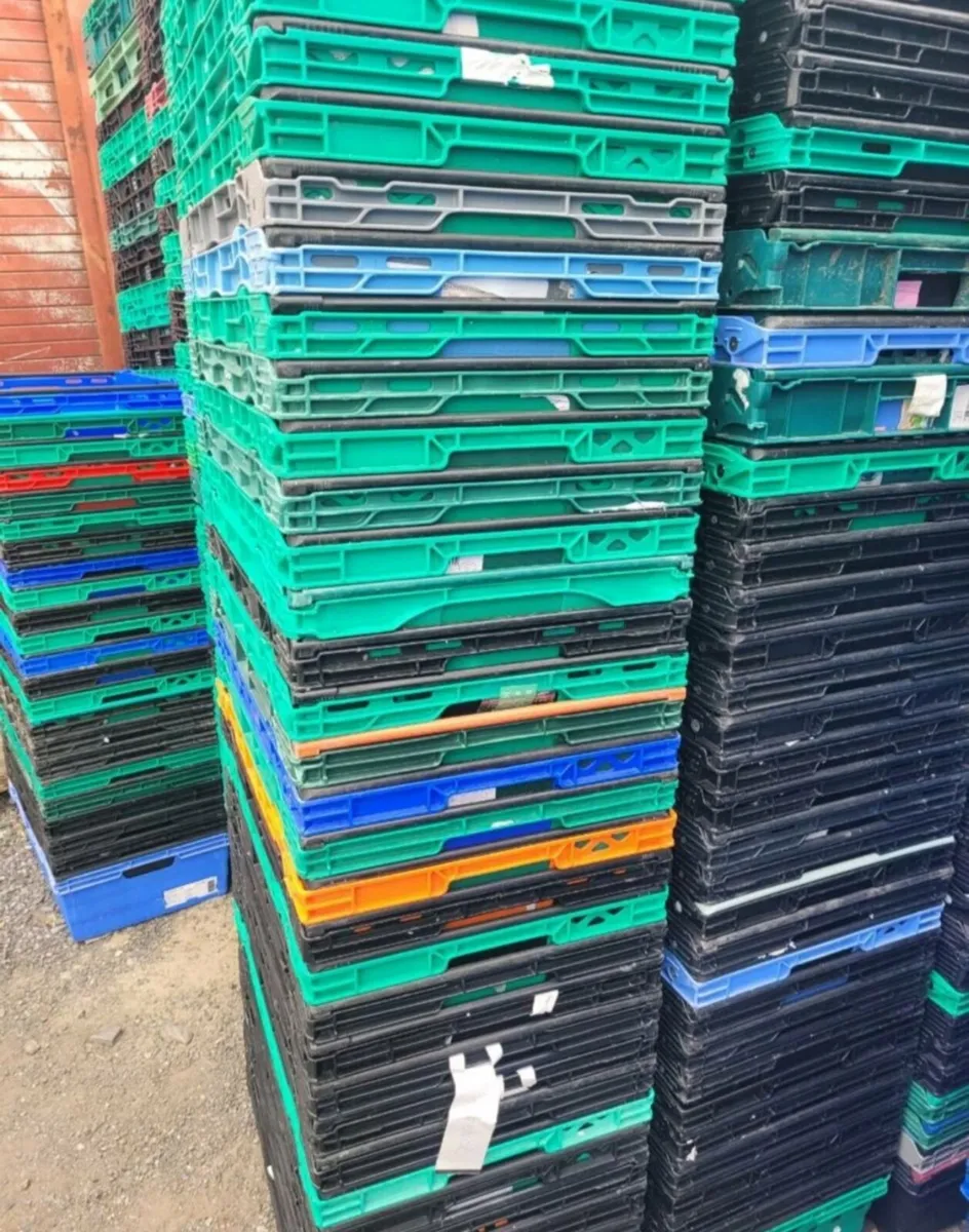 stacking crates 1e  each..good deals ,on big order - Image 3