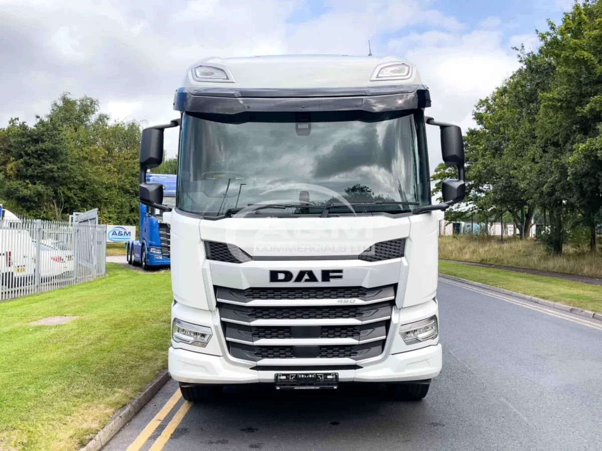 2025 DAF XD 450 BEAVERTAIL 8X2 REARLIFT & STEER - Image 2