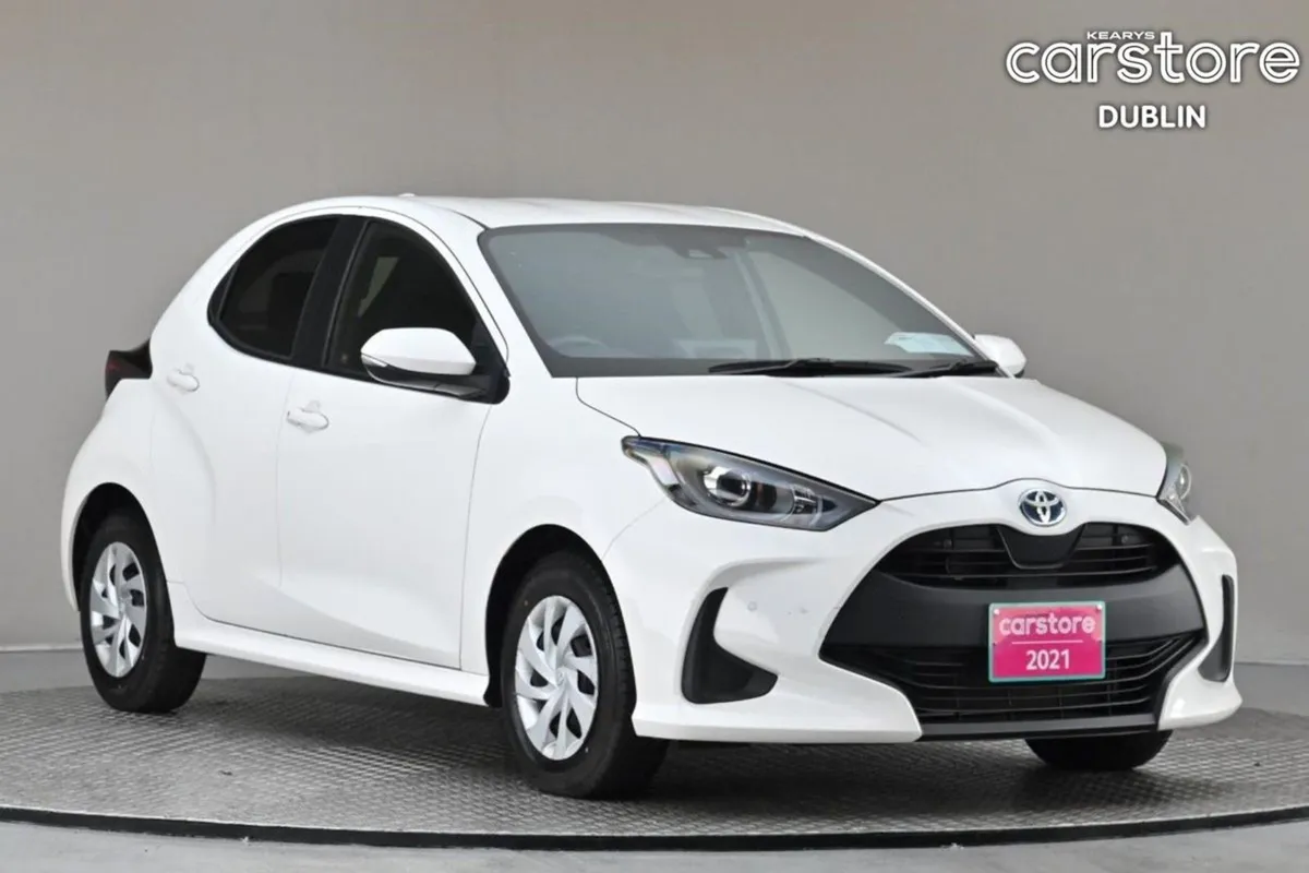 Toyota Yaris 1.5 Petrol Hybrid reverse Camera pri - Image 1