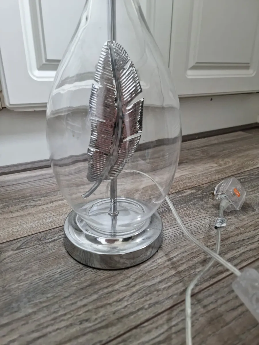 Two feather encased lamps - Image 1