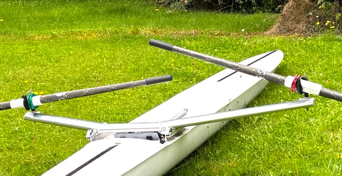 Oars and riggers for Scull (plus seat & shoes) - Image 1