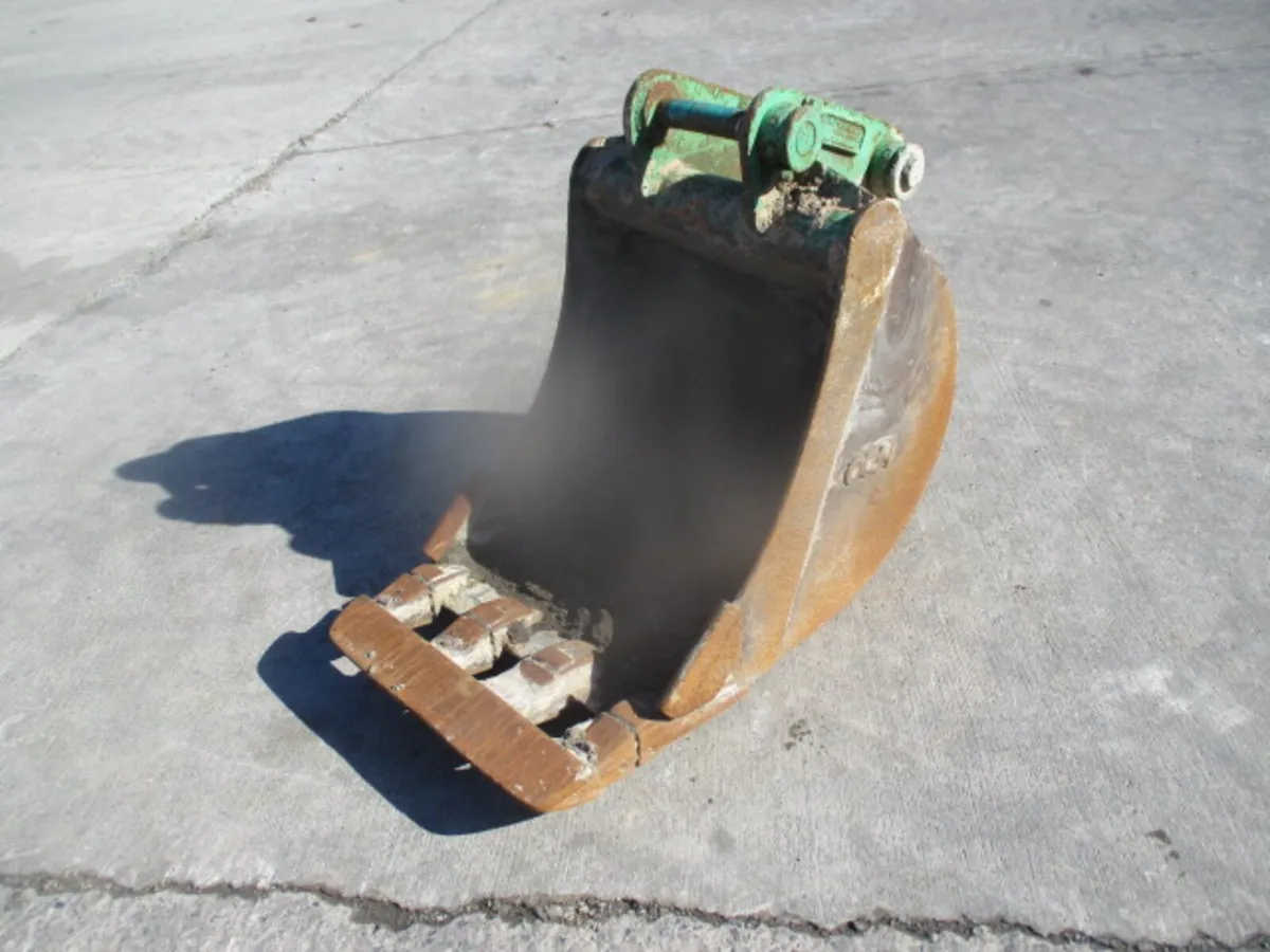 Strickland 24' Bucket ((45mm pins)) - Image 1