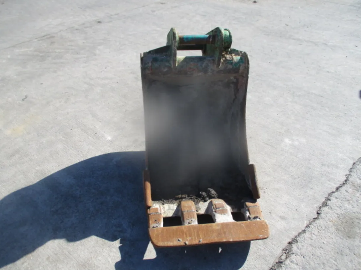 Strickland 24' Bucket ((45mm pins)) - Image 2