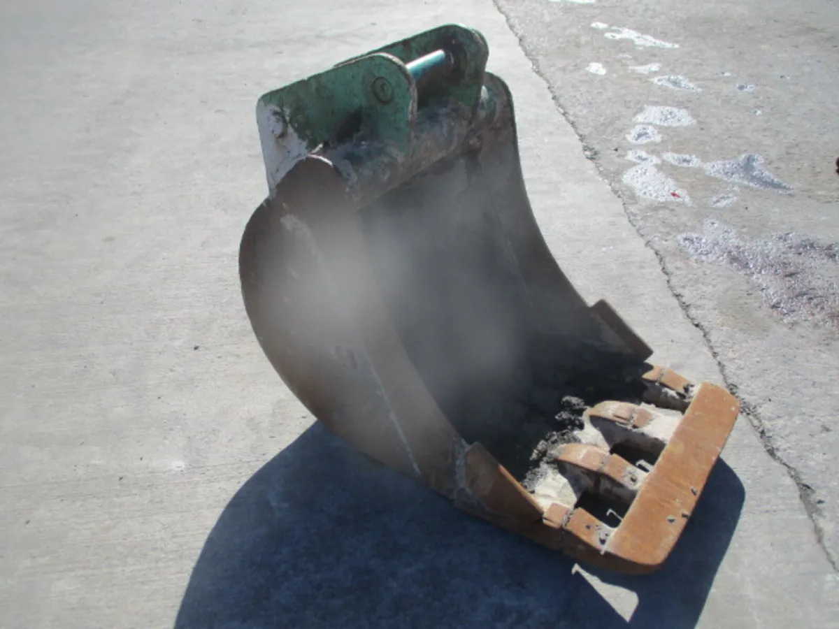 Strickland 24' Bucket ((45mm pins)) - Image 3