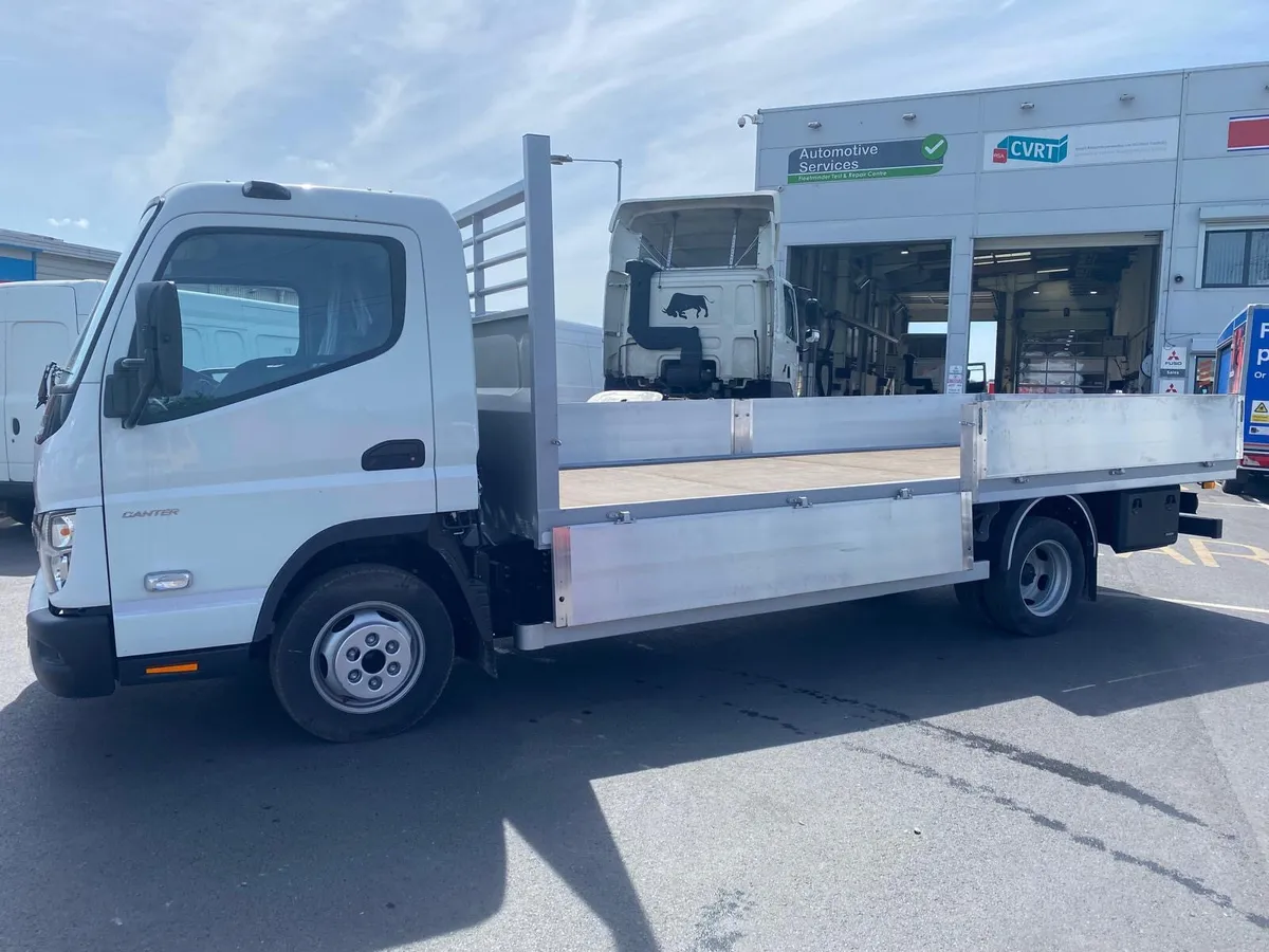 2025 FUSO Canter 3.5 ton Dropside - Image 2