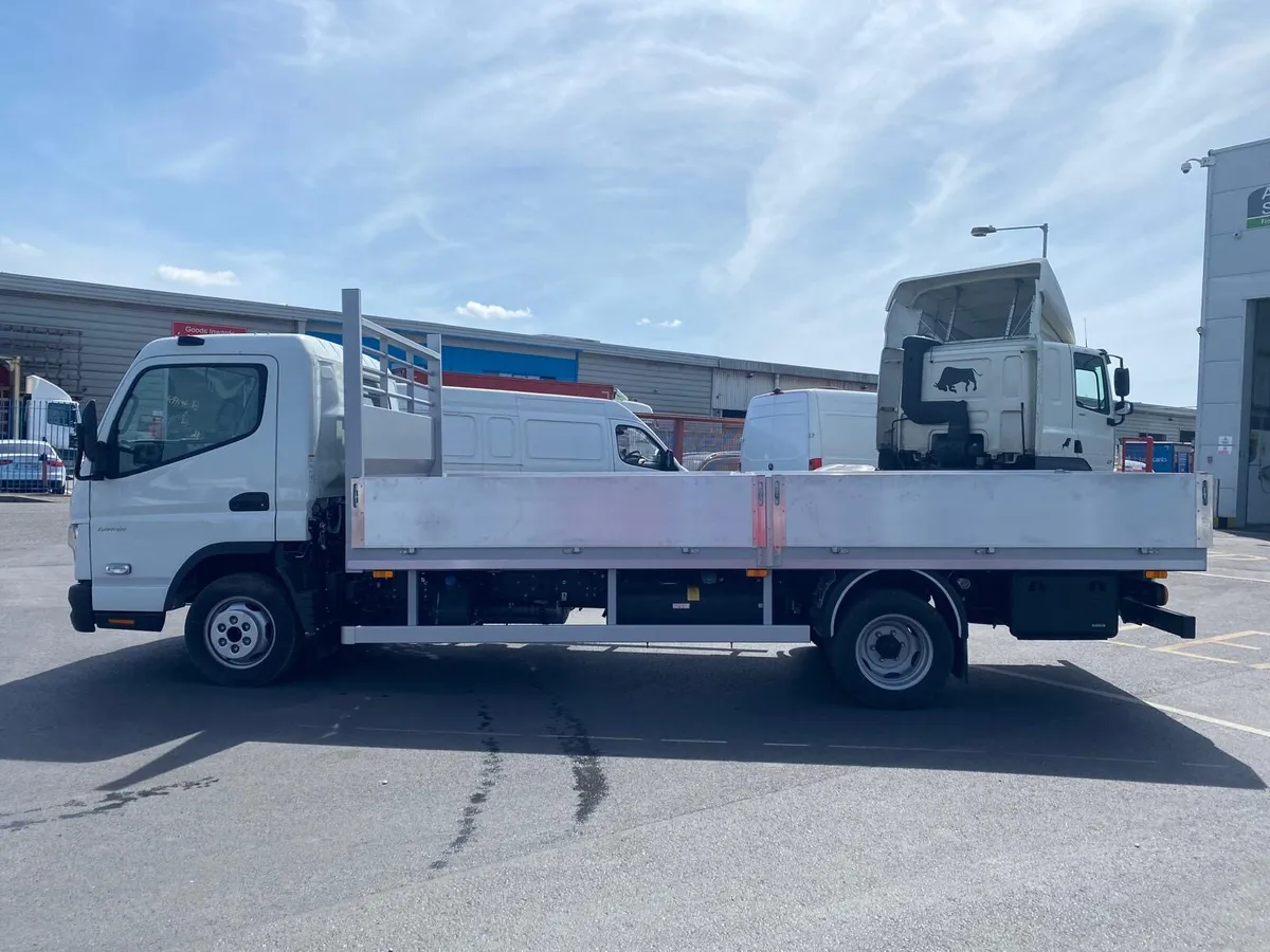 2025 FUSO Canter 3.5 ton Dropside - Image 3