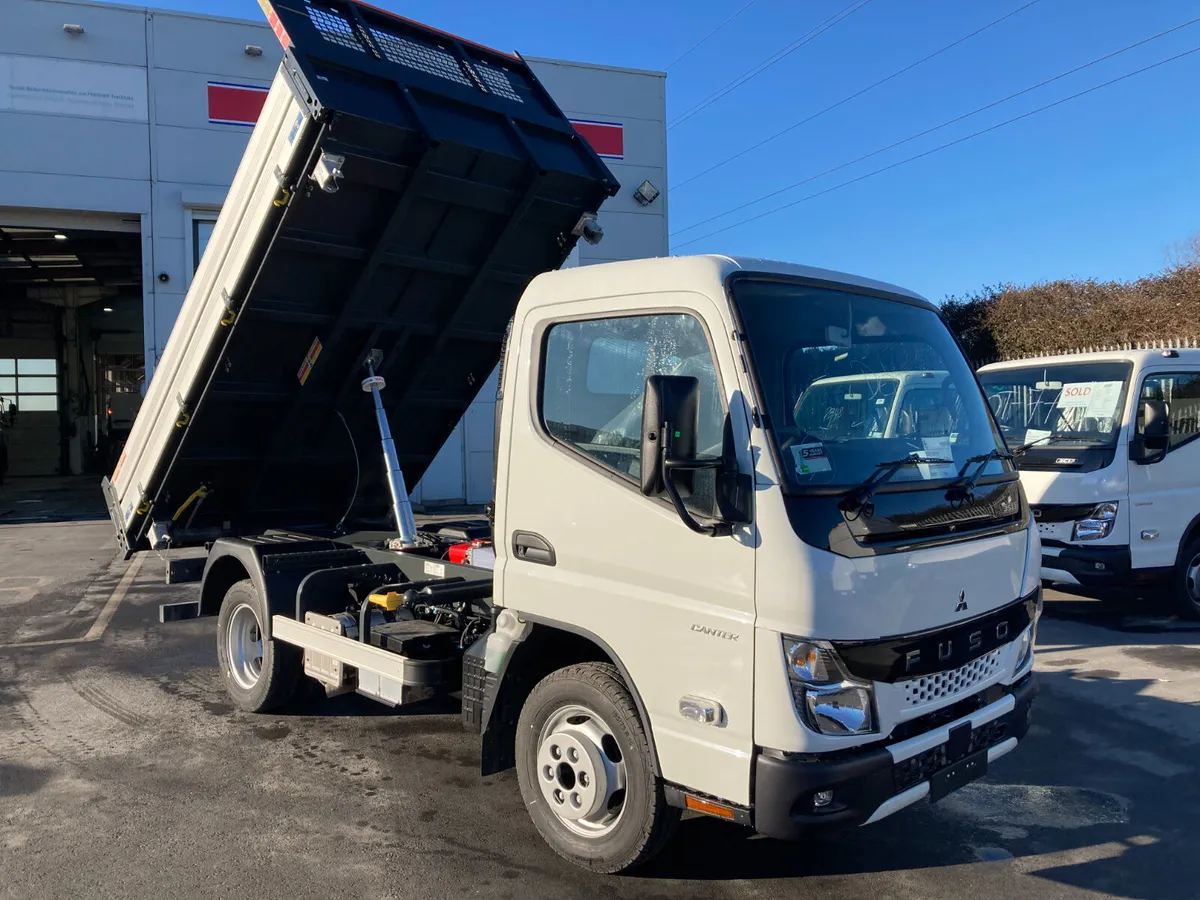3.5 ton GVW FUSO Canter 3-Way Tipper - Image 1