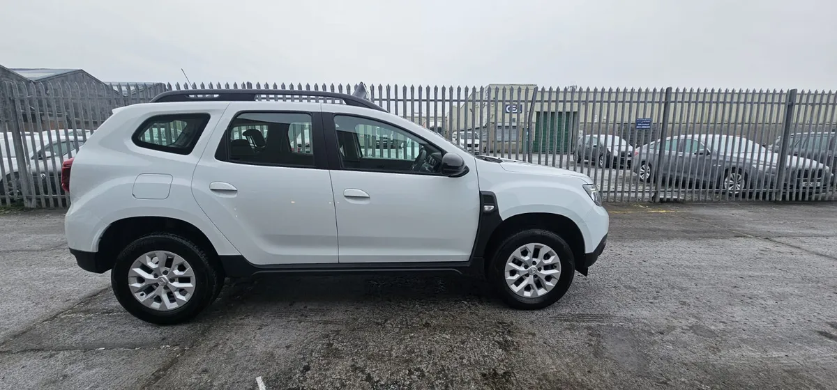 2021 Dacia Duster Comfort  (6 Speed manual) - Image 4