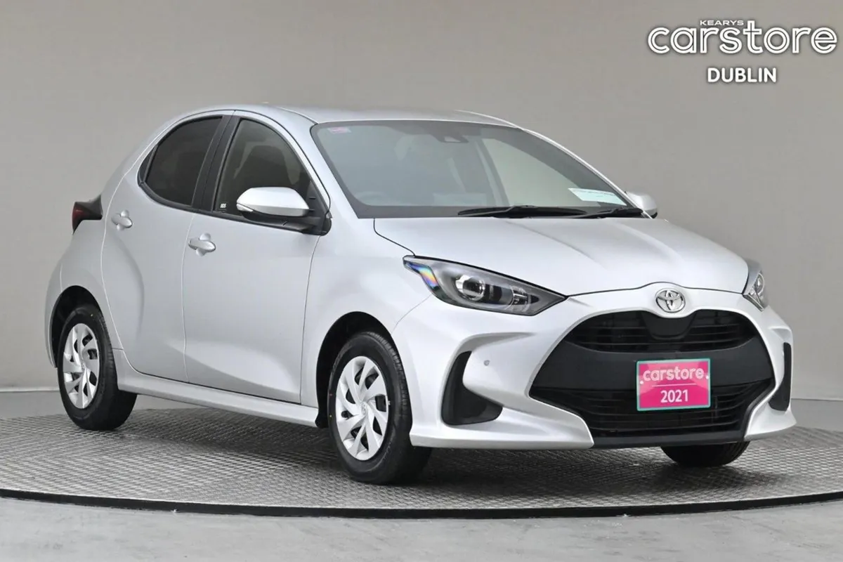 Toyota Yaris 1.0 Auto Petrol  reverse Cam park Se - Image 1