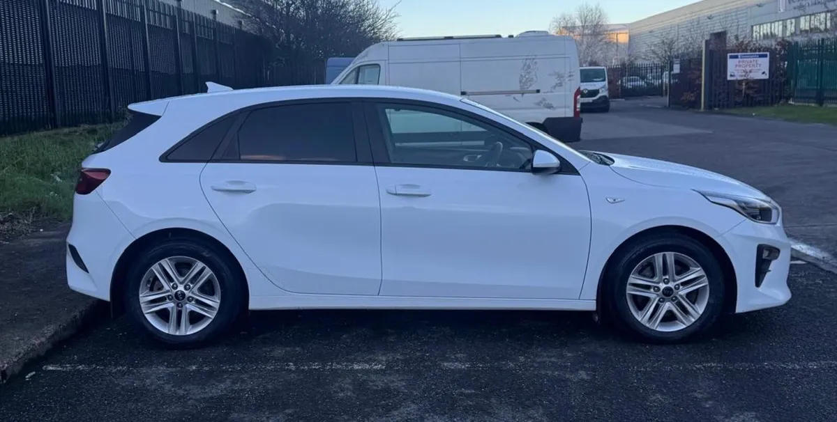 2021 Kia Ceed Commercial - Image 3