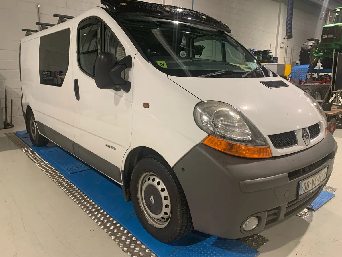 Renault trafic campervan - Image 1