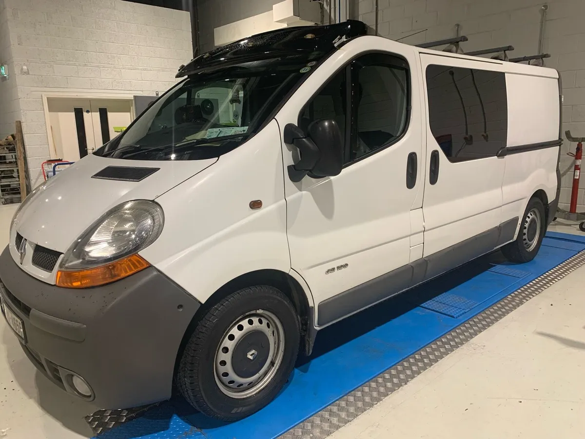 Renault trafic campervan - Image 2