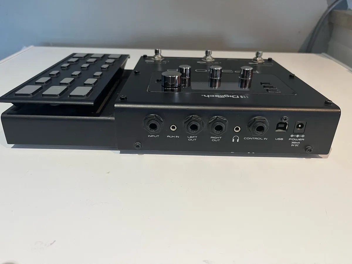 DigiTech RP360 電源アダプター付属