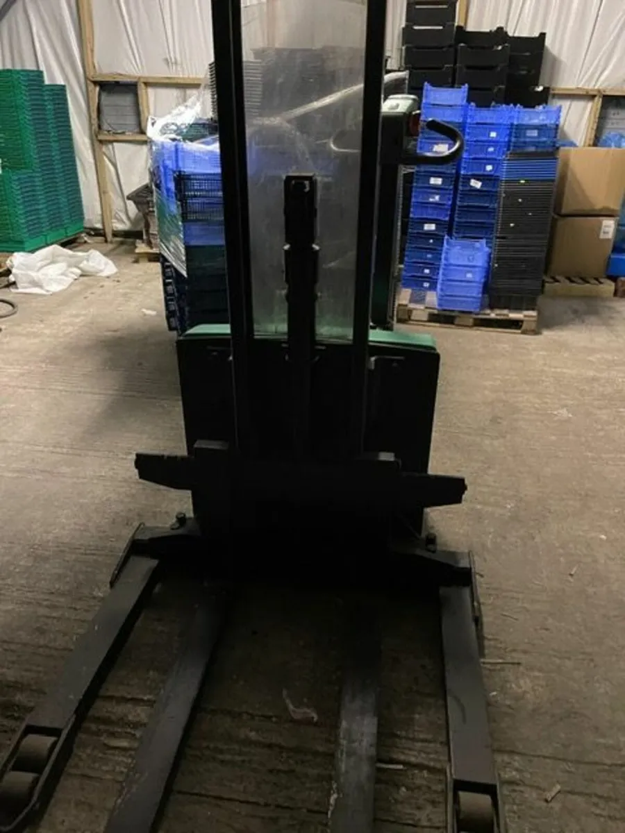 MITSUBISHI 1 TONNE PALLET STACKER - Image 3