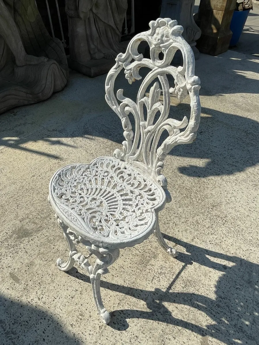 Antique cast iron patio set - Image 3