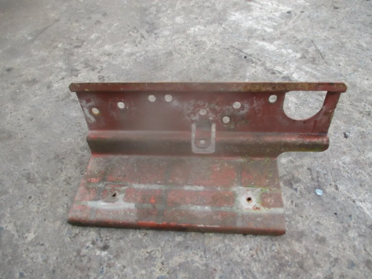 Fiat Toolbox Bracket - Image 1