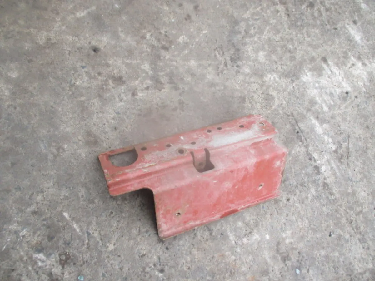 Fiat Toolbox Bracket - Image 3