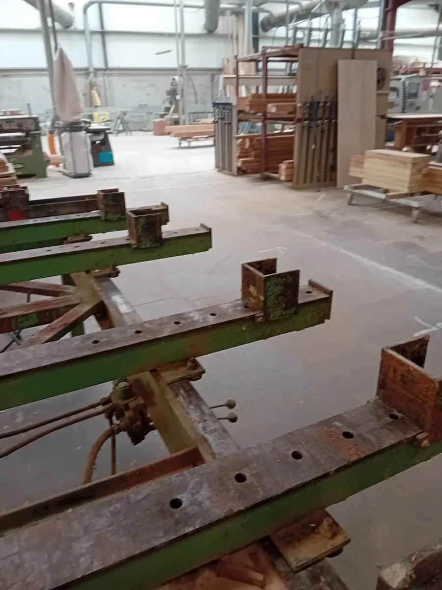 HYDRAULIC DOOR CRAMP - Image 1