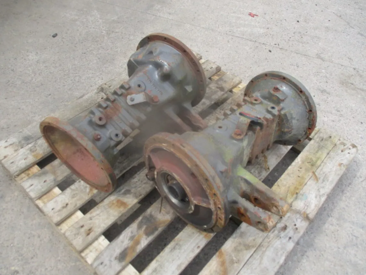 x2 Massey Ferguson Square Axles - Image 1