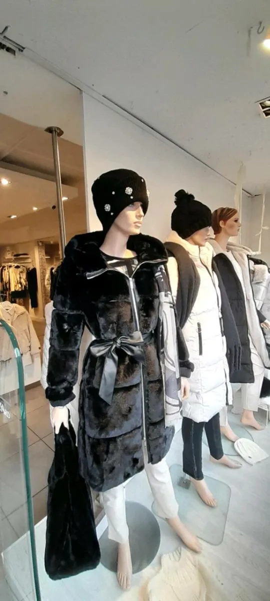 Female Mannequins - Image 1