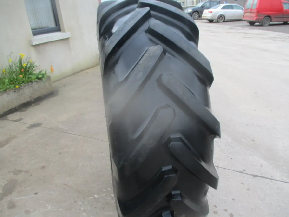 x1 Michelin 520/80R26 Tyre - Image 3