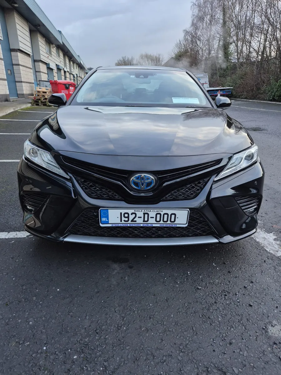 Toyota Camry / 2019 / 2.5 Petrol Hybrid / Auto - Image 2